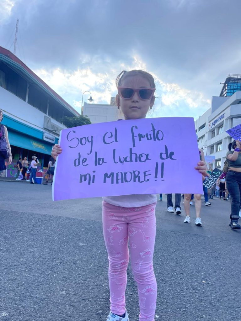 volcánicas Maternar con resistencia desde el exilio